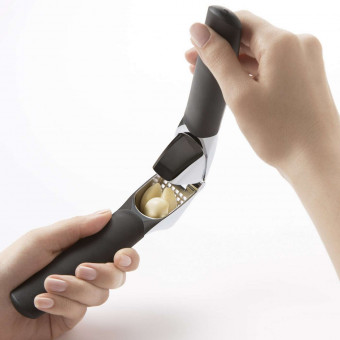Oxo Garlic Press 2
